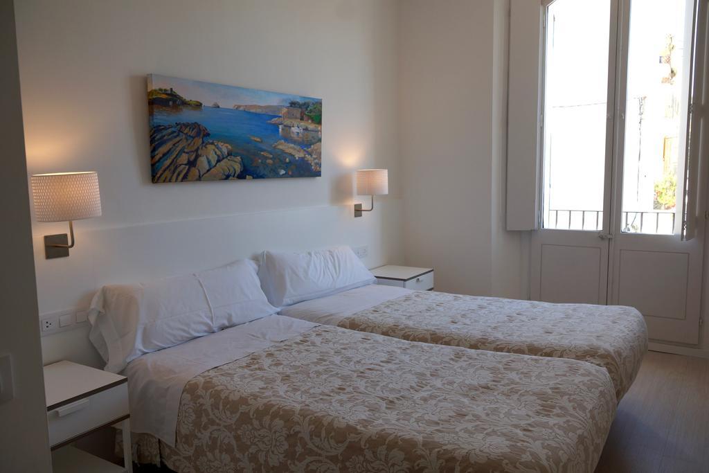 Hostal Marina Cadaques Ngoại thất bức ảnh